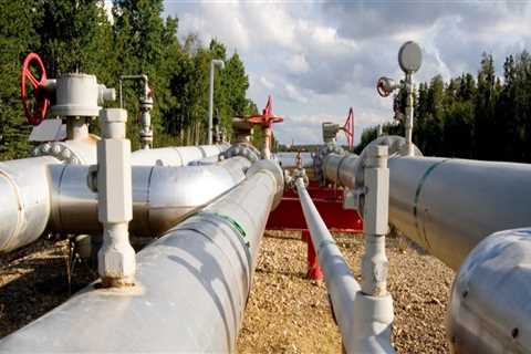 Does natural gas travel through pipelines?