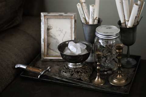 How to Style Vintage Inspired Vignettes