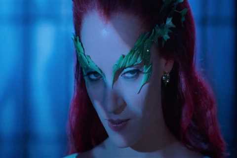 Who played poison ivy?