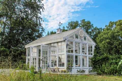 7 Unconventional Ideas for Greenhouses