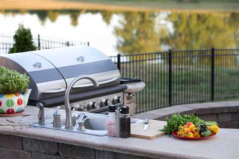 Buying an Outdoor Kitchen? Check Out These 6 Things First