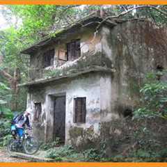 After unemployment - the boy left the city to renovate an old house in the rainforest
