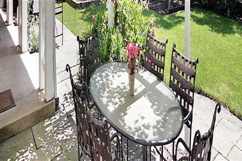 Uncovering the Difference Between a Gazebo and Pergola