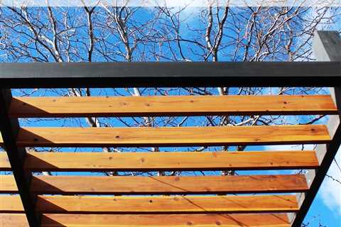 how to stain a pergola