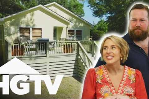 Ben and Erin Update This 1950''s House With A STUNNING Backyard Deck! | Home Town