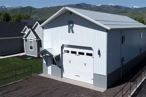 What are the benefits of a pole barn house?