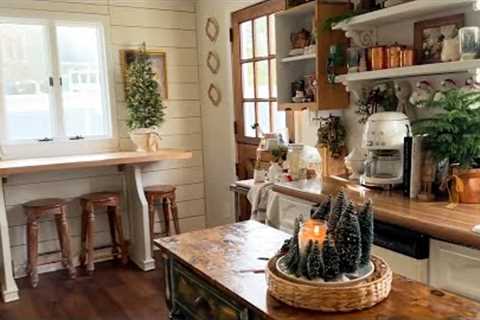 Antique Farmhouse Style Christmas Home Tour