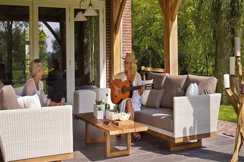 Transform Your Outdoor Oasis: How Residential Painting Services Enhance Deck Construction In..