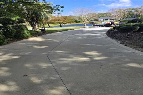 How Professionals Clean Concrete in Jacksonville FL